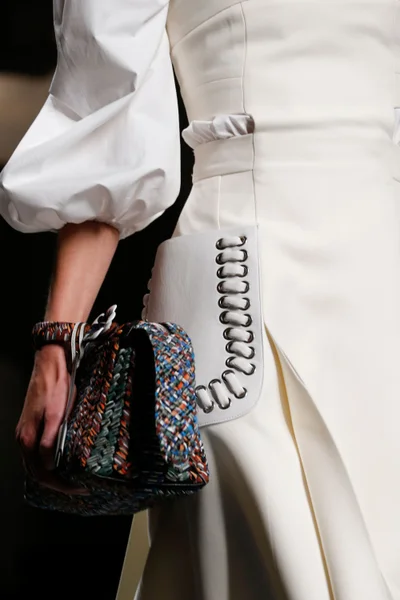 Look 28